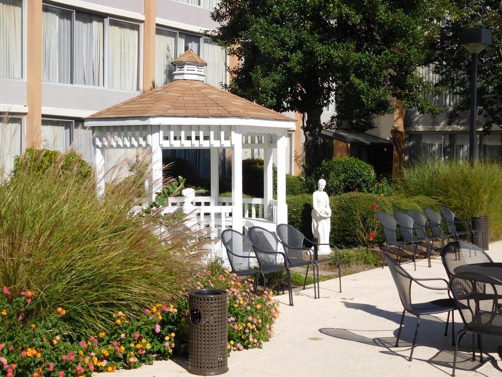 Wyndham Garden Greensboro Exterior foto