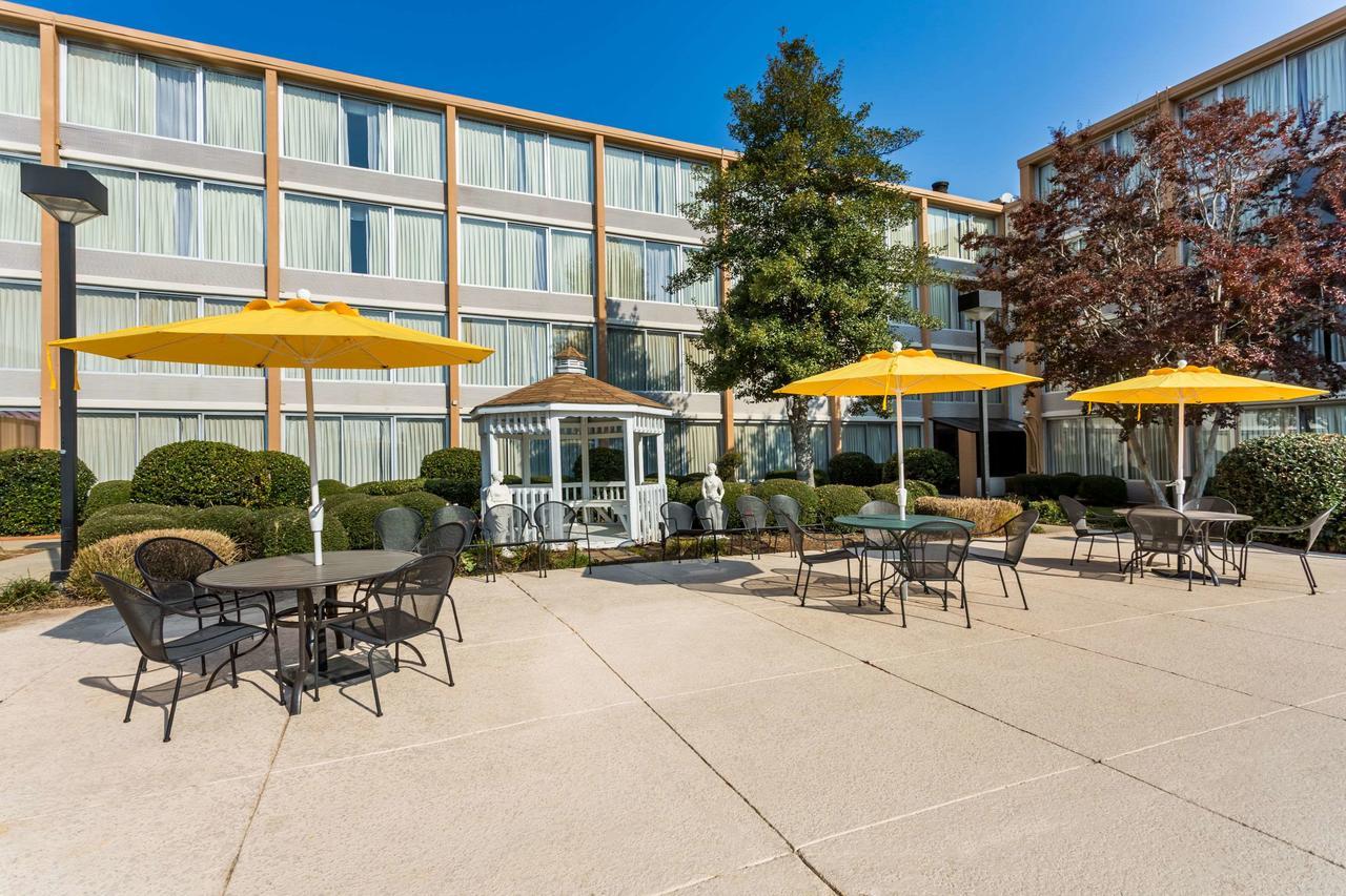 Wyndham Garden Greensboro Exterior foto
