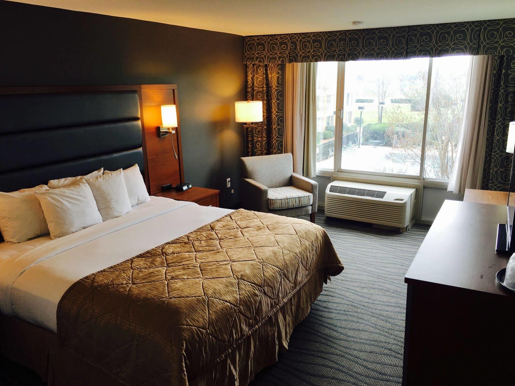Wyndham Garden Greensboro Exterior foto