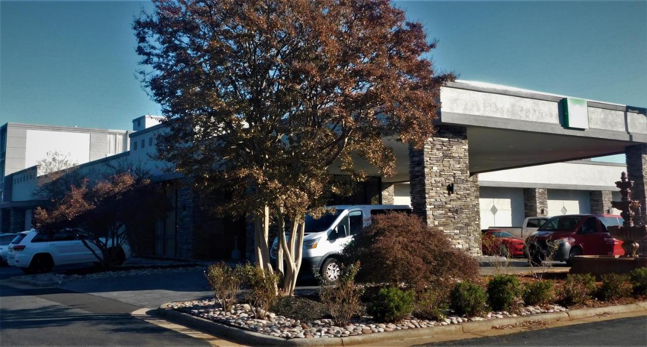 Wyndham Garden Greensboro Exterior foto