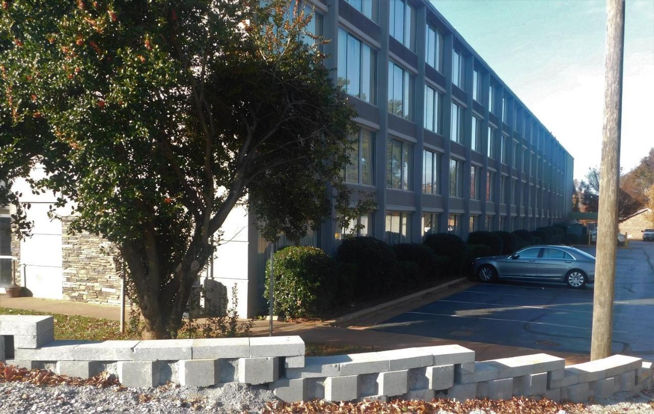Wyndham Garden Greensboro Exterior foto