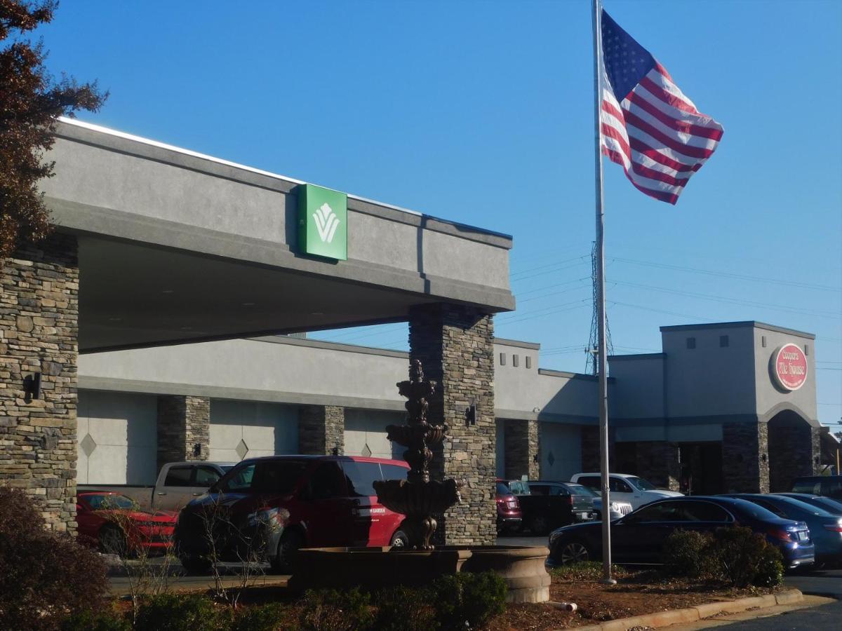 Wyndham Garden Greensboro Exterior foto